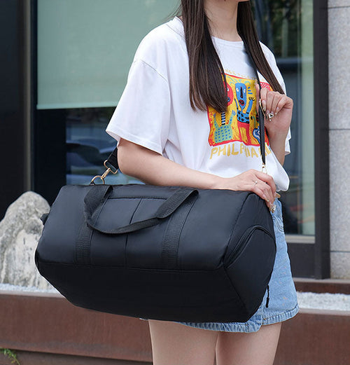 Black Women's Water-Resistant Sports Duffel Bag – Stylish Gym & Travel Bag with Shoe Compartment